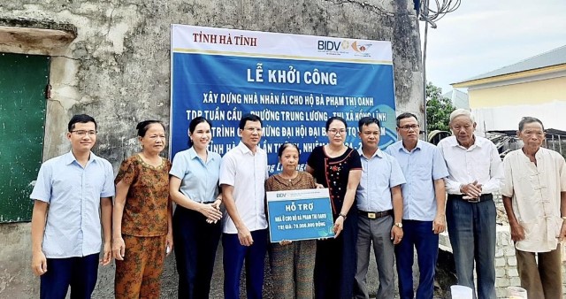 Khởi công xây dựng nhà tình nghĩa cho gia đình có HCKK ở TDP Tuần Cầu, phường Trung Lương